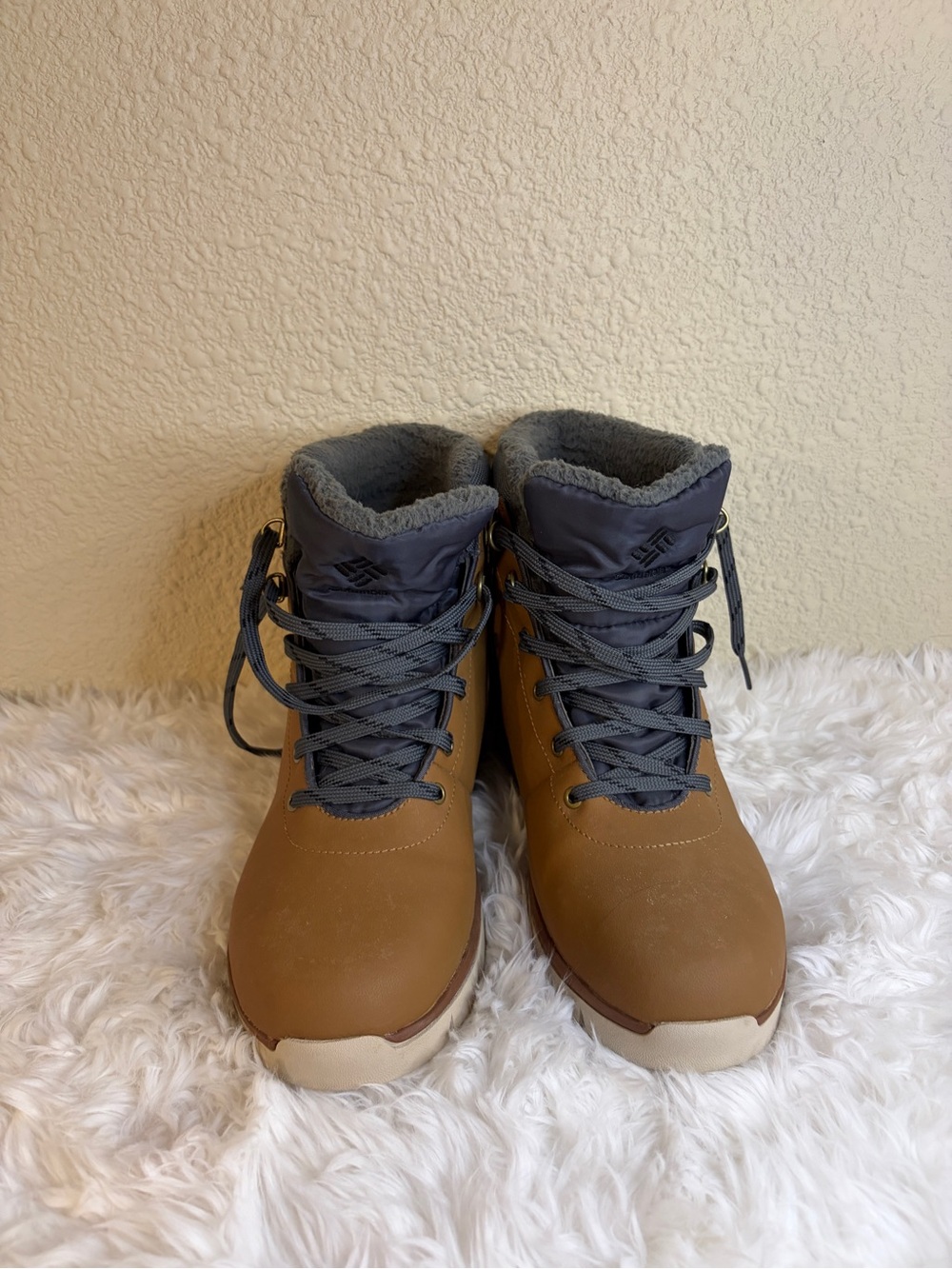 Columbia Waterproof Winter Boots Faux Fur Lace Up Boots Women’s 8.5